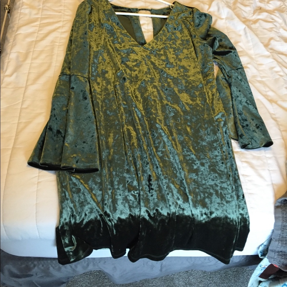 a.n.a Bell Sleeve Velvet Dress in XL